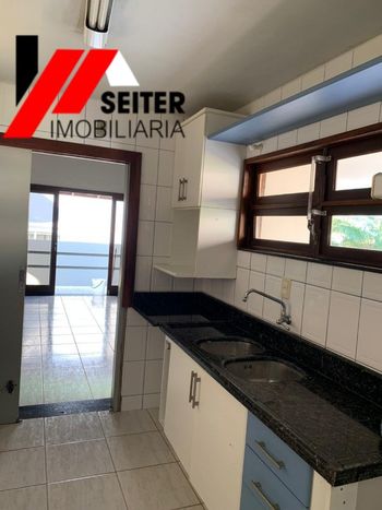 Foto 12 do(a) Casa de 5 quartos à venda em Barra da Lagoa, Florianópolis