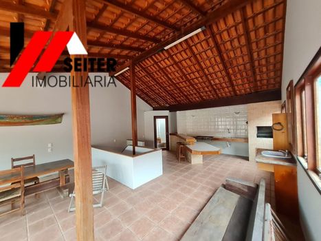 Foto 2 do(a) Casa de 5 quartos à venda em Barra da Lagoa, Florianópolis