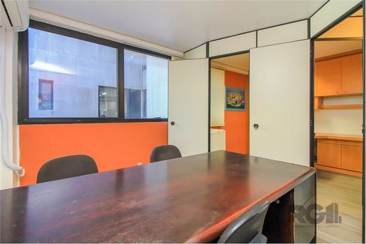 Foto 35 do(a) Loja false à venda em Auxiliadora, Porto Alegre