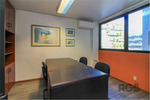 Foto 33 do(a) Loja false à venda em Auxiliadora, Porto Alegre