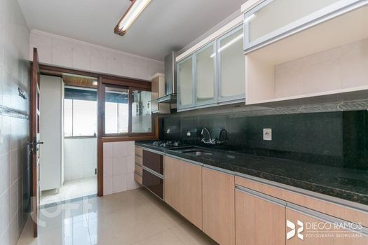 Foto 41 do(a) Apartamento de 3 quartos à venda em Vila Ipiranga, Porto Alegre