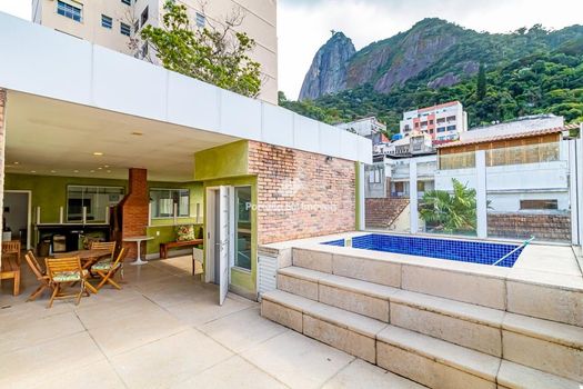 Foto 1 do(a) Casa de 5 quartos à venda em Humaitá, Rio de Janeiro