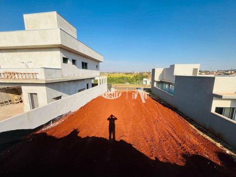 Foto 2 do(a) Casa em Condomínio false à venda em Jardim Morumbi, Londrina
