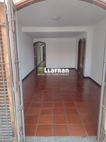 Foto 1 do(a) Casa de 4 quartos à venda em Jardim América, Taboão da Serra