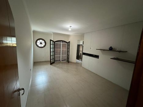 Foto 3 do(a) Casa de 4 quartos à venda em Vila Pires, Santo André