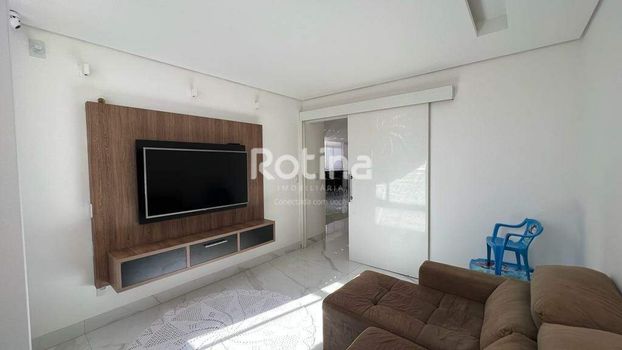 Foto 2 do(a) Apartamento de 3 quartos à venda em Centro, Uberlândia