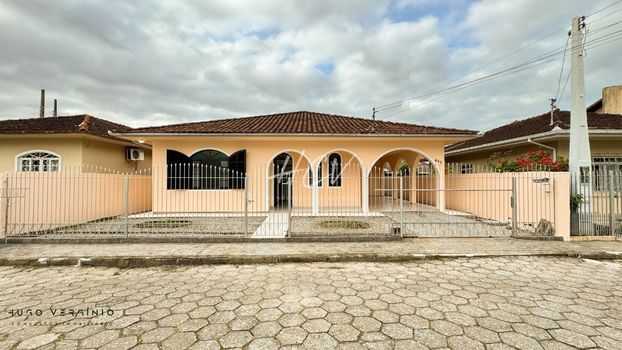 Foto 2 do(a) Casa de 4 quartos para alugar em Ponte do Imaruim, Palhoça