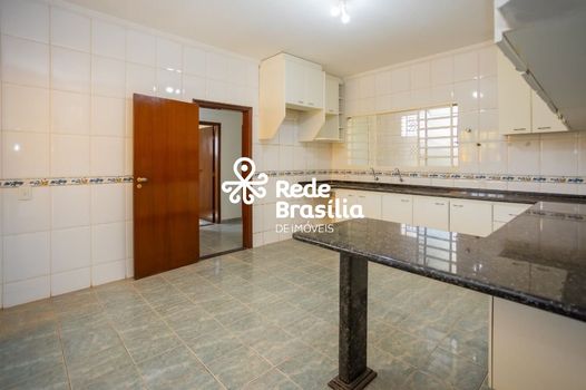 Foto 15 do(a) Casa de 7 quartos para alugar em Guará II, Brasília