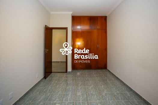 Foto 10 do(a) Casa de 7 quartos para alugar em Guará II, Brasília