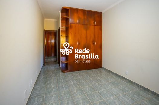 Foto 13 do(a) Casa de 7 quartos para alugar em Guará II, Brasília