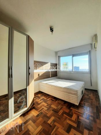 Foto 31 do(a) Apartamento de 2 quartos à venda em Santo Antônio, Porto Alegre