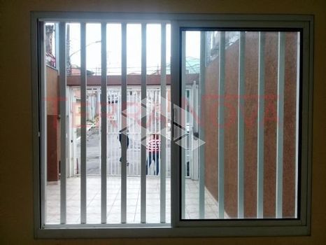 Foto 2 do(a) Casa de 2 quartos à venda em Jardim Liderança, São Paulo