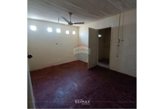 Foto 6 do(a) Casa de 6 quartos à venda em Labaté, Lins