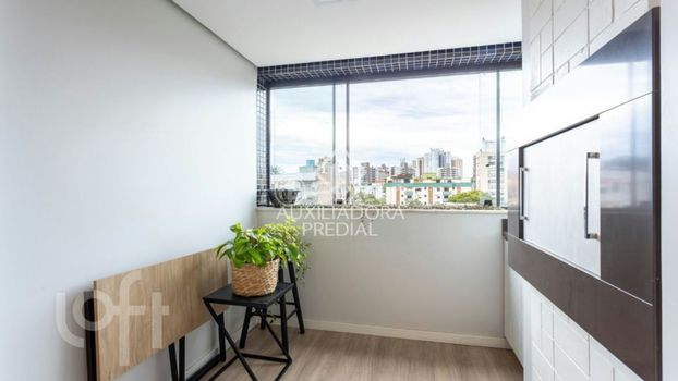 Foto 14 do(a) Apartamento de 2 quartos à venda em Passo da Areia, Porto Alegre