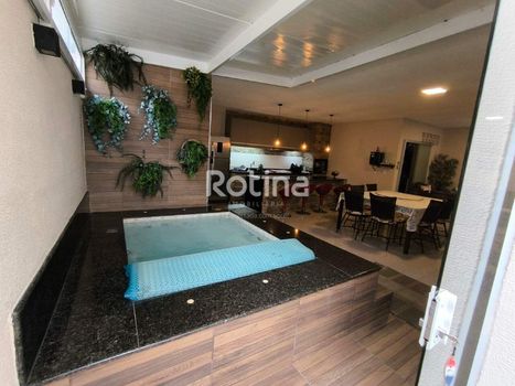 Foto 2 do(a) Casa de 3 quartos à venda em Jardim Patrícia, Uberlândia