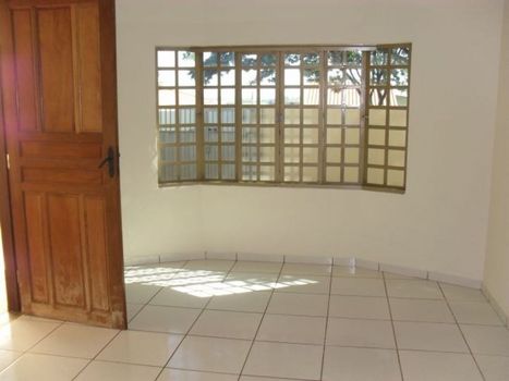 Foto 2 do(a) Casa de 3 quartos à venda em Conjunto João de Barro Itaparica, Maringá