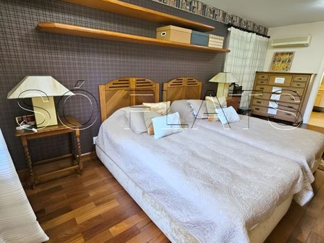 Foto 5 do(a) Casa de 4 quartos à venda em Cidade Jardim, São Paulo