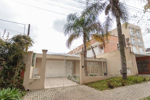 Foto 1 do(a) Casa de 3 quartos à venda em Alto da Rua XV, Curitiba