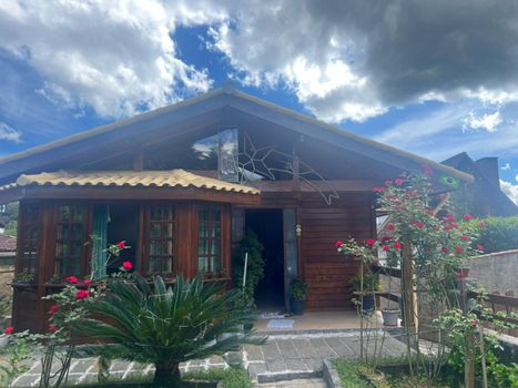 Foto 2 do(a) Casa em Condomínio de 3 quartos à venda em Quitandinha, Petrópolis