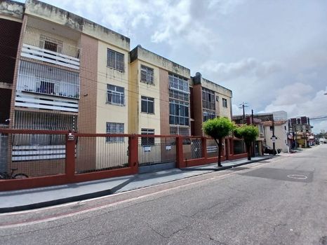 Foto 2 do(a) Apartamento de 3 quartos à venda em Montese, Fortaleza