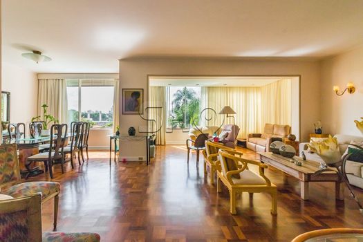 Foto 4 do(a) Casa de 5 quartos à venda em Pacaembu, São Paulo
