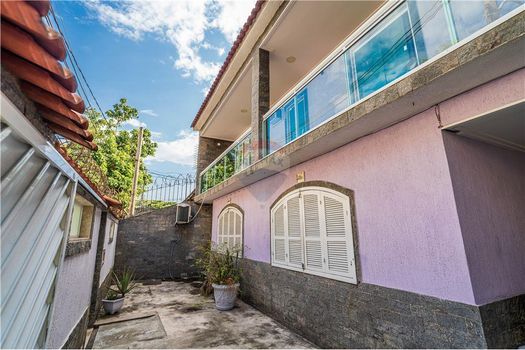Foto 2 do(a) Casa de 4 quartos à venda em Zumbi, Rio de Janeiro