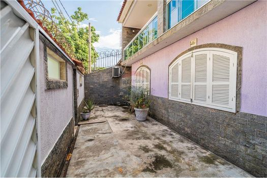 Foto 4 do(a) Casa de 4 quartos à venda em Zumbi, Rio de Janeiro