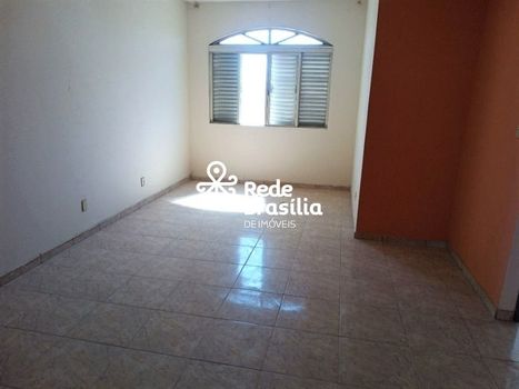 Foto 5 do(a) Casa de 3 quartos à venda em Guará II, Brasília