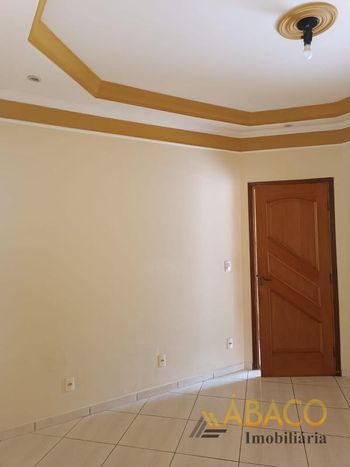 Foto 4 do(a) Casa de 3 quartos à venda em Parque Santa Felícia Jardim, São Carlos