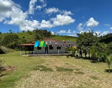 Foto 10 do(a) Fazenda / Sítio / Chácara de 5 quartos à venda em null, Cláudio
