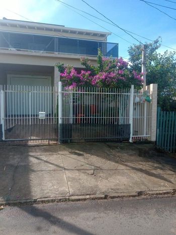 Foto 2 do(a) Casa de 3 quartos à venda em Jardim do Bosque, Cachoeirinha