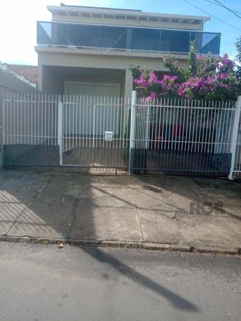 Foto 1 do(a) Casa de 3 quartos à venda em Jardim do Bosque, Cachoeirinha