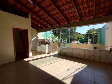 Foto 27 do(a) Casa de 3 quartos à venda em Bom Jesus, Uberlândia