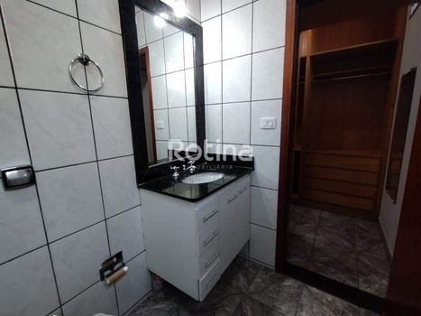 Foto 8 do(a) Casa de 3 quartos à venda em Bom Jesus, Uberlândia