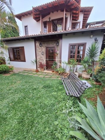 Foto 1 do(a) Casa de 4 quartos à venda em Valparaíso, Petrópolis