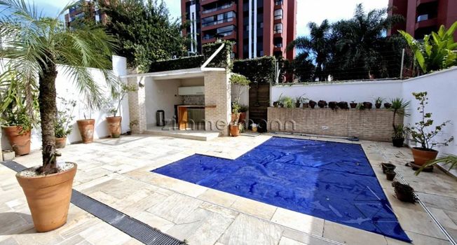 Foto 4 do(a) Casa de 4 quartos à venda em Jardim Leonor, São Paulo