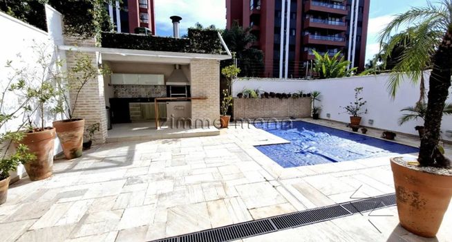 Foto 3 do(a) Casa de 4 quartos à venda em Jardim Leonor, São Paulo