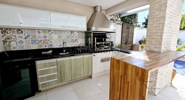 Foto 5 do(a) Casa de 4 quartos à venda em Jardim Leonor, São Paulo