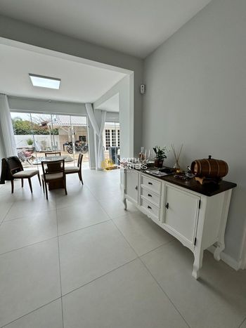 Foto 7 do(a) Casa de 5 quartos para alugar em Jurerê Internacional, Florianópolis