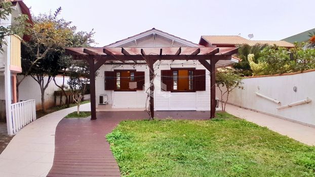 Foto 5 do(a) Casa de 3 quartos à venda em Ponta das Canas, Florianópolis