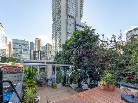 Foto 4 do(a) Casa de 3 quartos à venda em Vila Nova Conceição, São Paulo