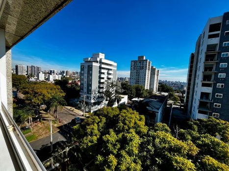 Foto 8 do(a) Apartamento de 3 quartos à venda em Vila Ipiranga, Porto Alegre