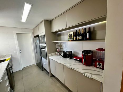 Foto 24 do(a) Apartamento de 3 quartos à venda em Vila Ipiranga, Porto Alegre