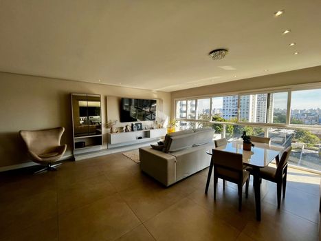 Foto 4 do(a) Apartamento de 3 quartos à venda em Vila Ipiranga, Porto Alegre