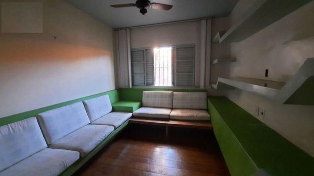 Foto 7 do(a) Casa de 4 quartos à venda em Petrópolis, Londrina
