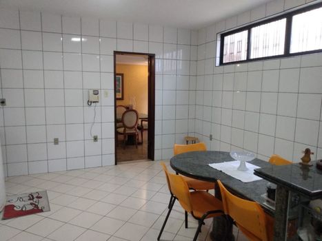 Foto 8 do(a) Casa de 3 quartos à venda em Vila União, Fortaleza