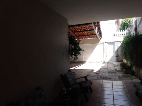 Foto 4 do(a) Casa de 3 quartos à venda em Vila União, Fortaleza