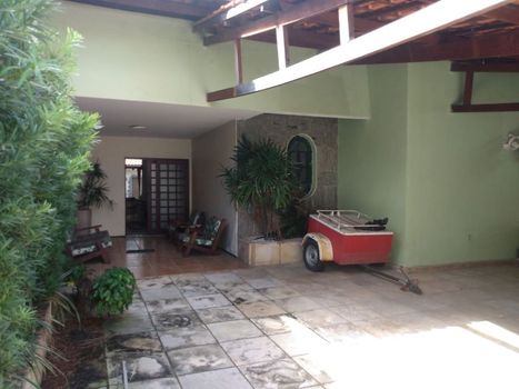 Foto 3 do(a) Casa de 3 quartos à venda em Vila União, Fortaleza