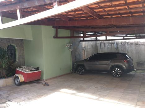 Foto 2 do(a) Casa de 3 quartos à venda em Vila União, Fortaleza