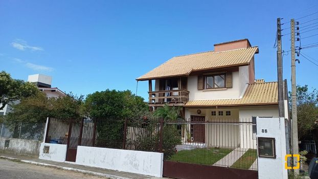 Foto 2 do(a) Casa de 5 quartos à venda em Armação do Pântano do Sul, Florianópolis